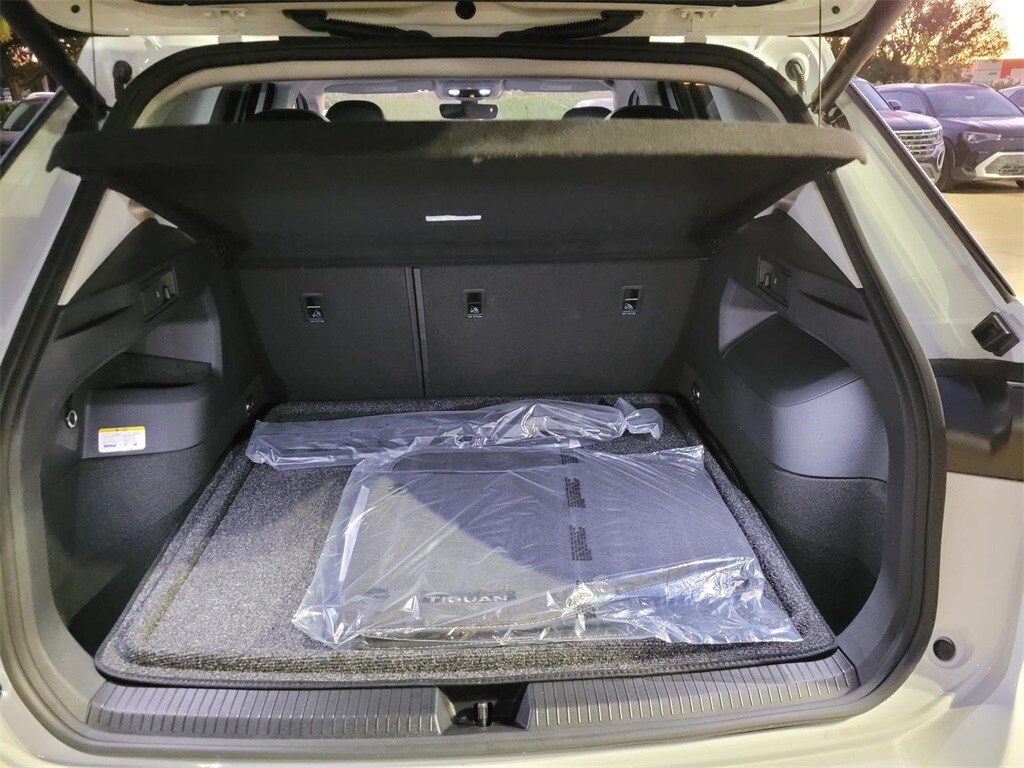 New 2025 Volkswagen Tiguan 2.0T SE SUV