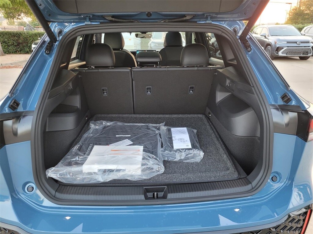 2025 Volkswagen Tiguan SE R-Line Black photo 3