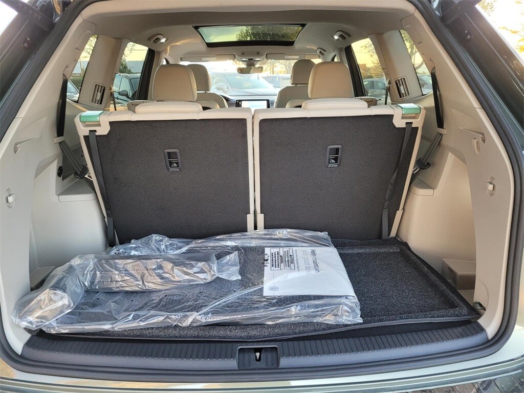 New 2026 Volkswagen Atlas 2.0T SEL Premium R-Line SUV