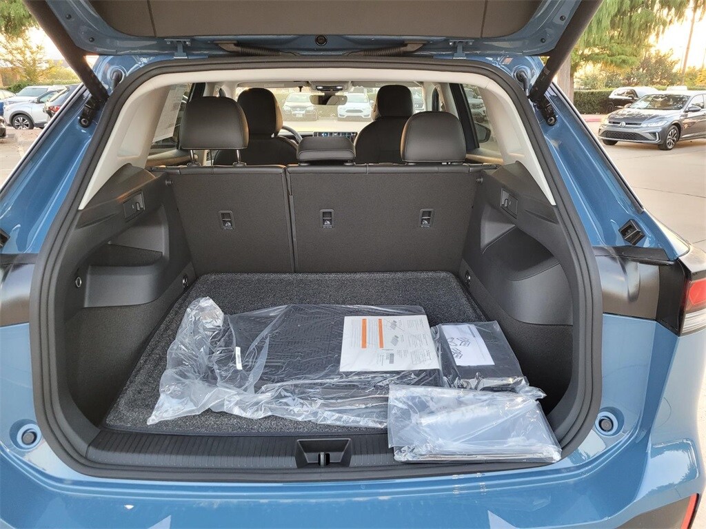 2025 Volkswagen Tiguan SE photo 3