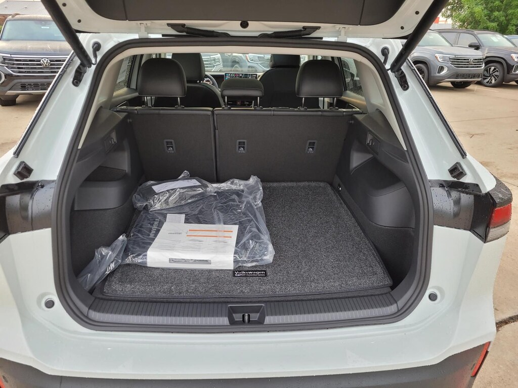 New 2026 Volkswagen Tiguan 2.0T SE SUV