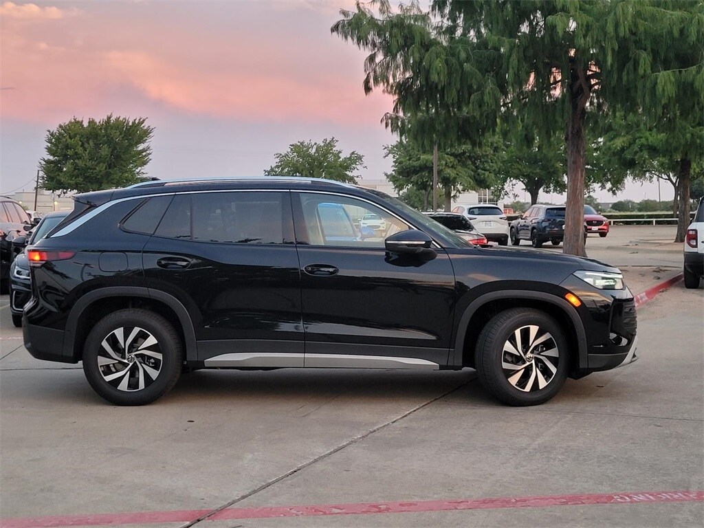 2025 Volkswagen Tiguan S photo 2