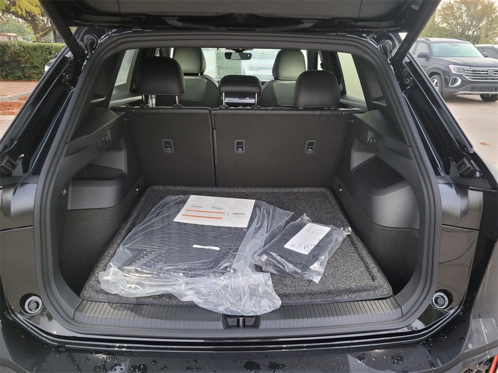 New 2026 Volkswagen Tiguan 2.0T SE R-Line Black SUV