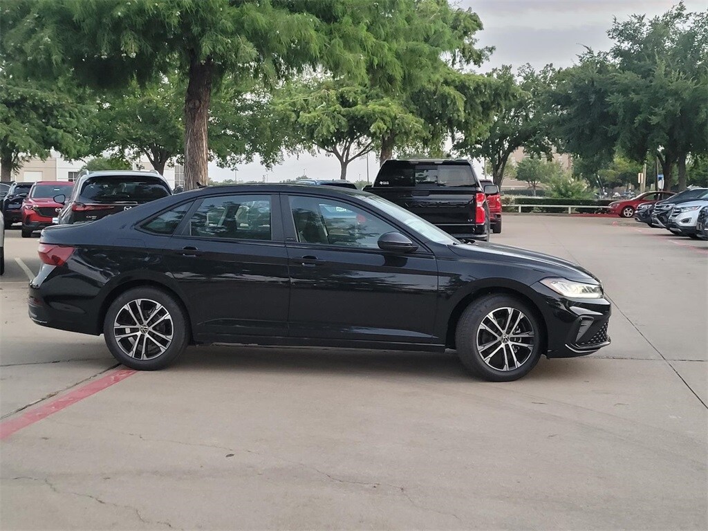 2025 Volkswagen Jetta 1.5T Sport photo 2