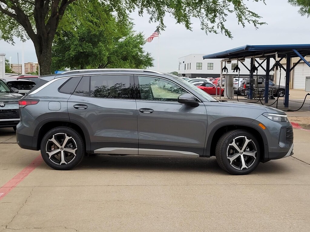 New 2026 Volkswagen Tiguan SE SUV