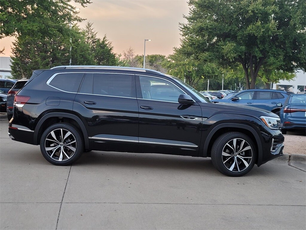 2026 Volkswagen Atlas SEL Premium R-Line photo 2