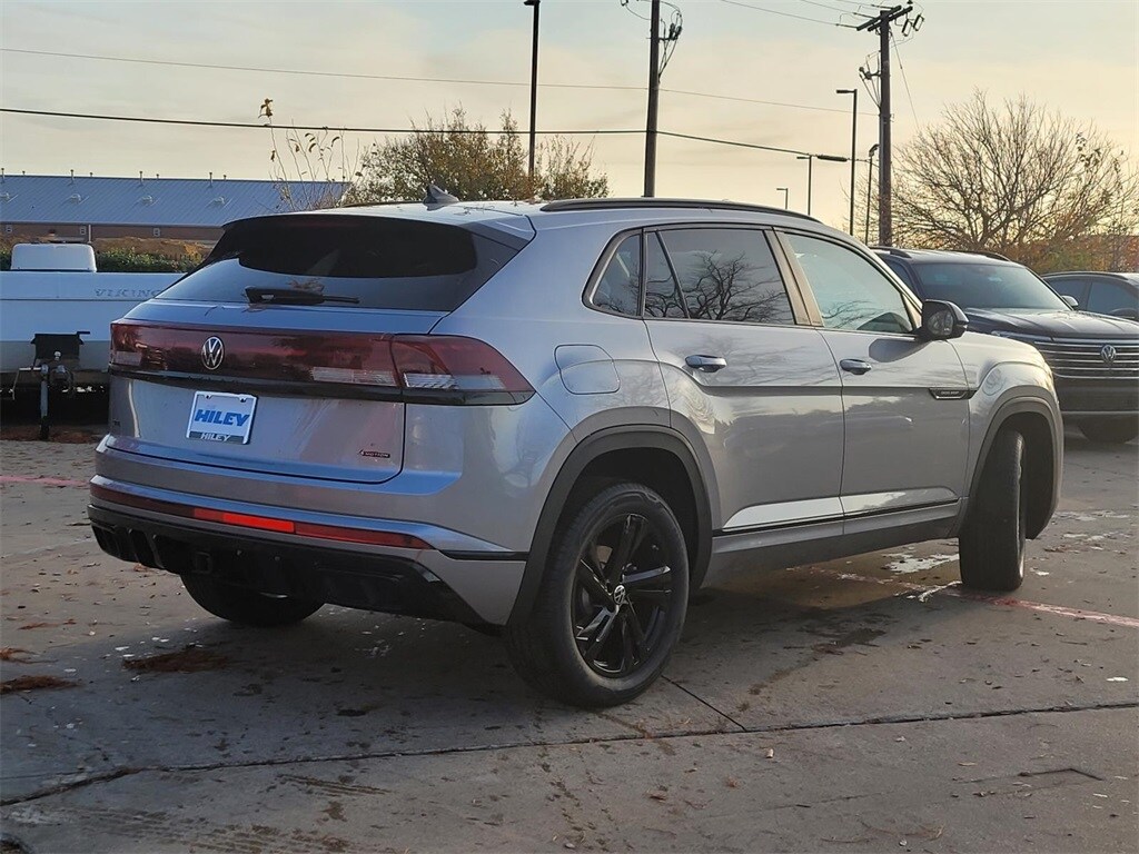 2025 Volkswagen Atlas Cross Sport SEL R-Line photo 3
