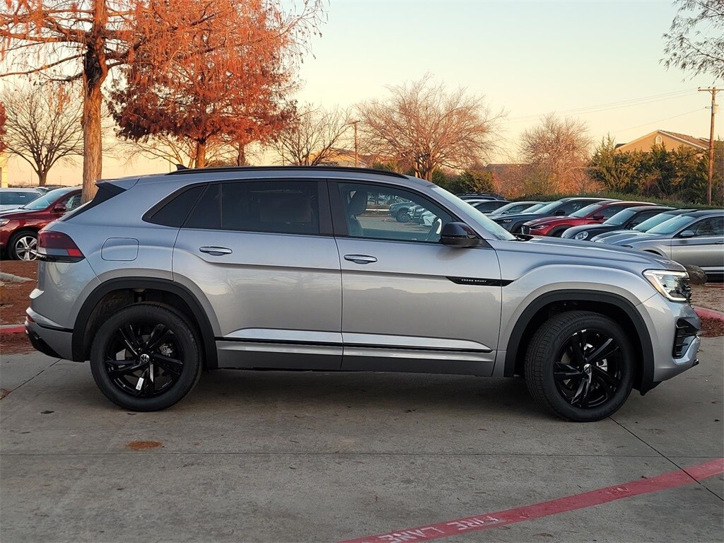 2025 Volkswagen Atlas Cross Sport SEL R-Line photo 2
