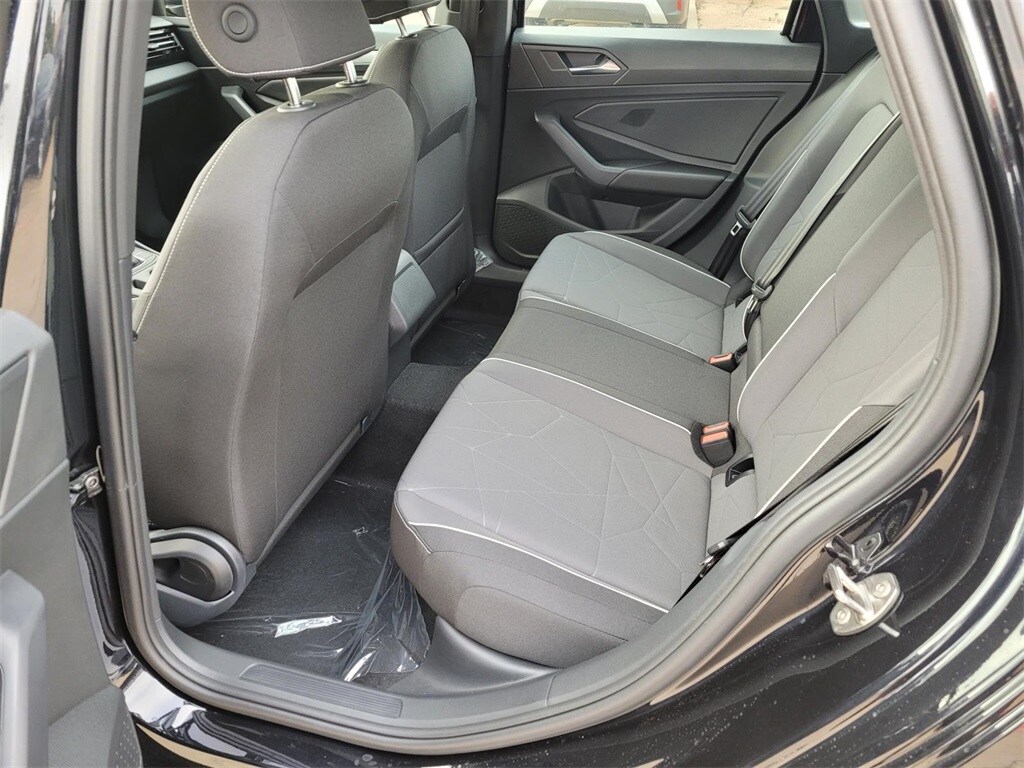 2025 Volkswagen Jetta 1.5T Sport photo 3