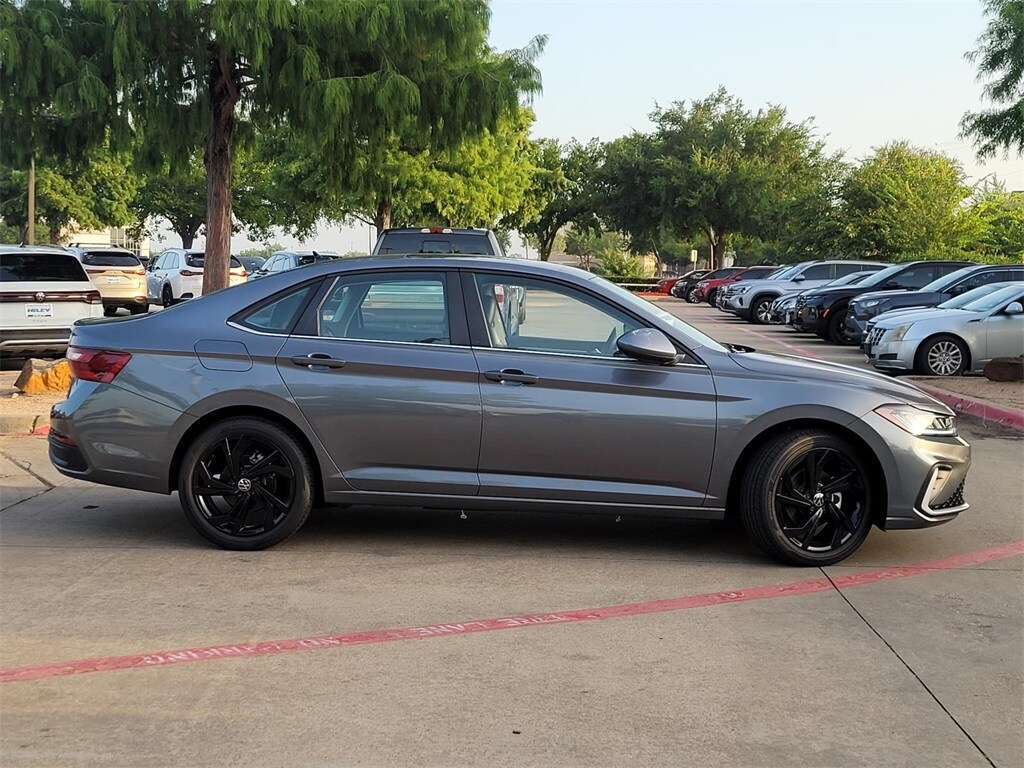 2025 Volkswagen Jetta 1.5T SE photo 2