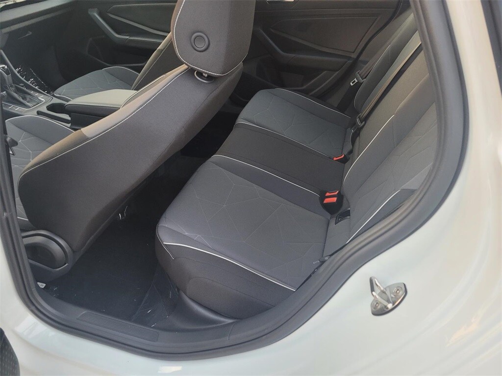 2025 Volkswagen Jetta 1.5T Sport photo 4