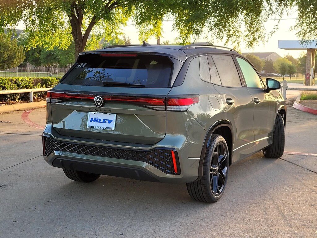 New 2026 Volkswagen Tiguan 2.0T SE R-Line Black SUV