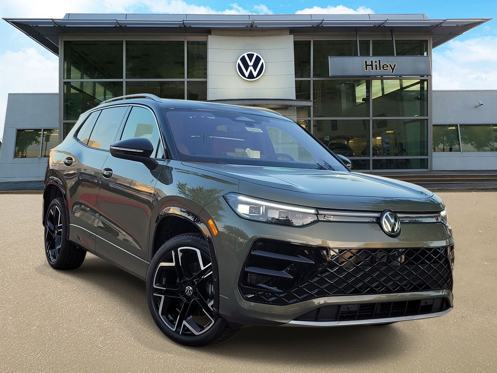 2026 Volkswagen Tiguan 2.0T SEL R-Line Turbo 4Motion's photo
