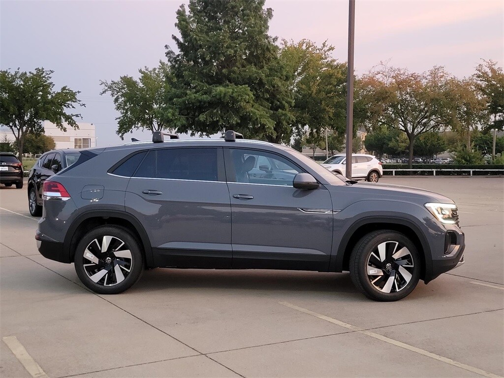 2026 Volkswagen Atlas Cross Sport SE Technology photo 2
