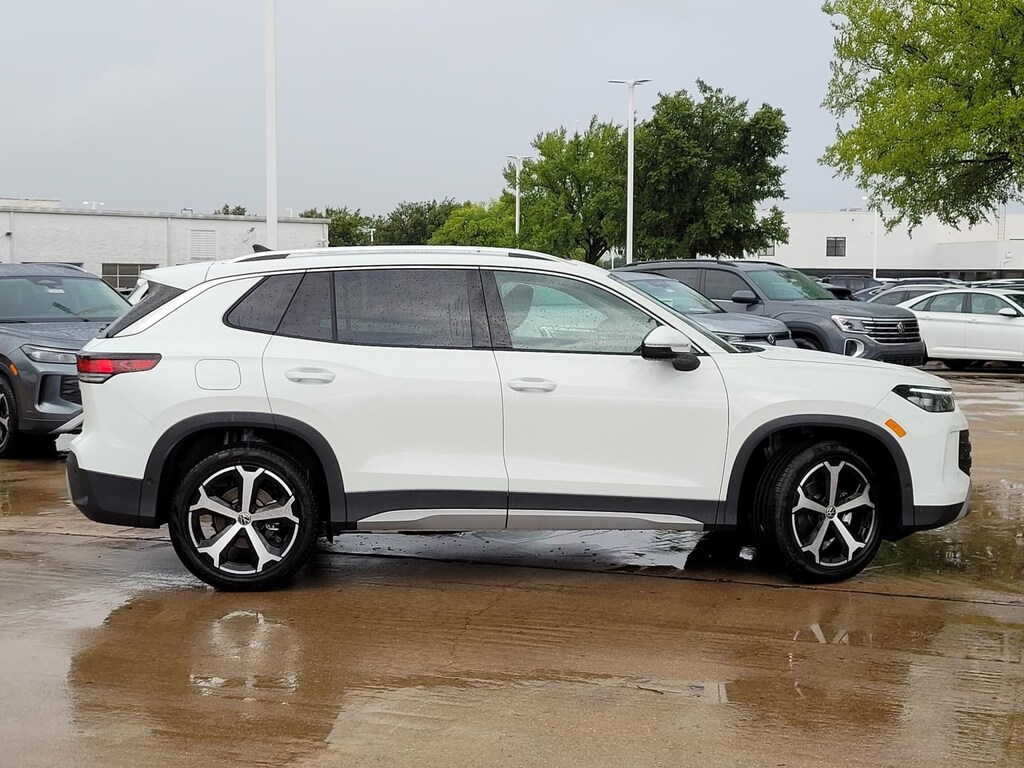 New 2026 Volkswagen Tiguan SE SUV