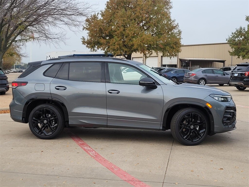 New 2026 Volkswagen Tiguan 2.0T SE R-Line Black SUV
