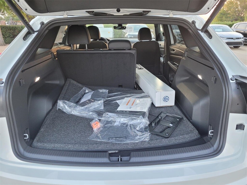 2026 Volkswagen Atlas Cross Sport SE Technology photo 4