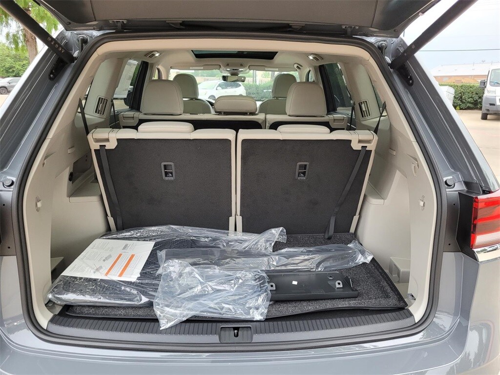 2025 Volkswagen Atlas SEL Premium R-Line photo 4
