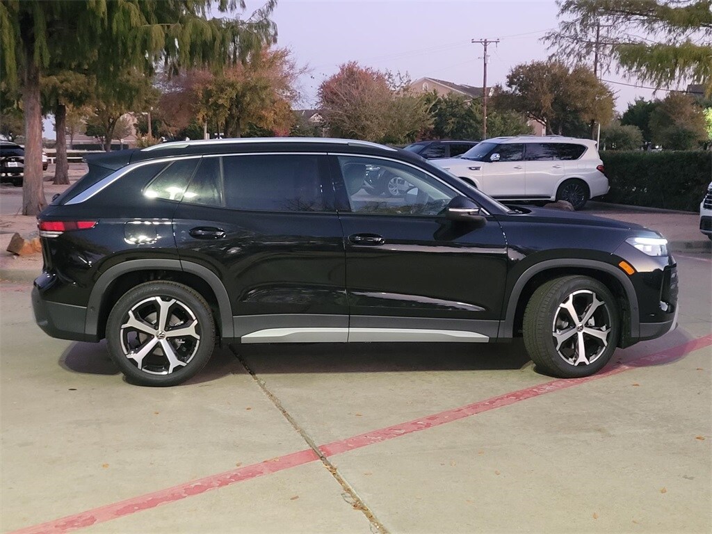 2026 Volkswagen Tiguan SE photo 2