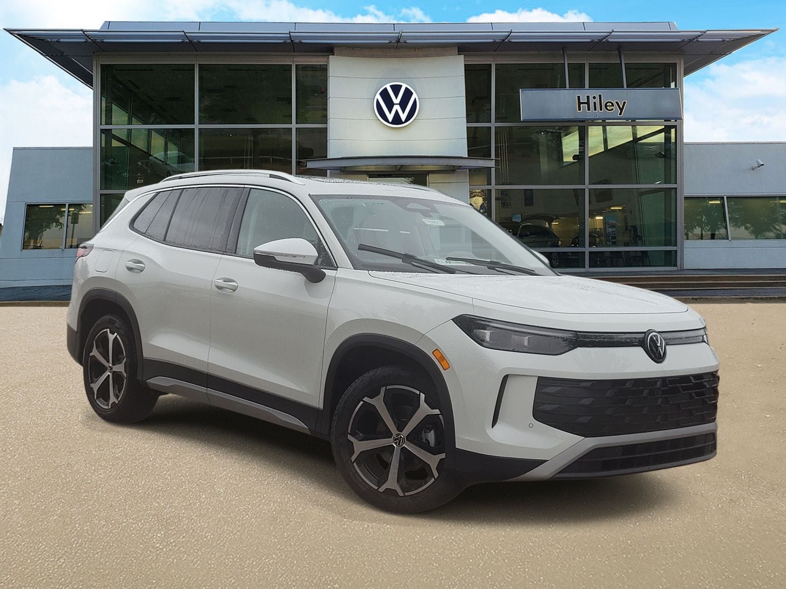 2026 Volkswagen Tiguan 2.0T SE's photo
