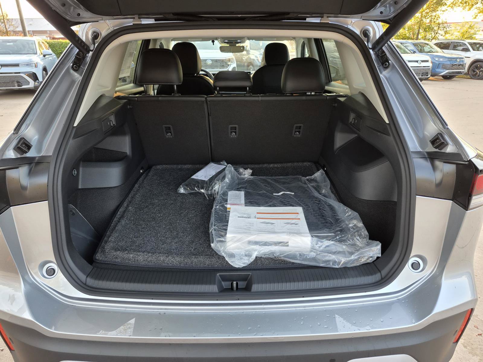 New 2026 Volkswagen Tiguan SE SUV
