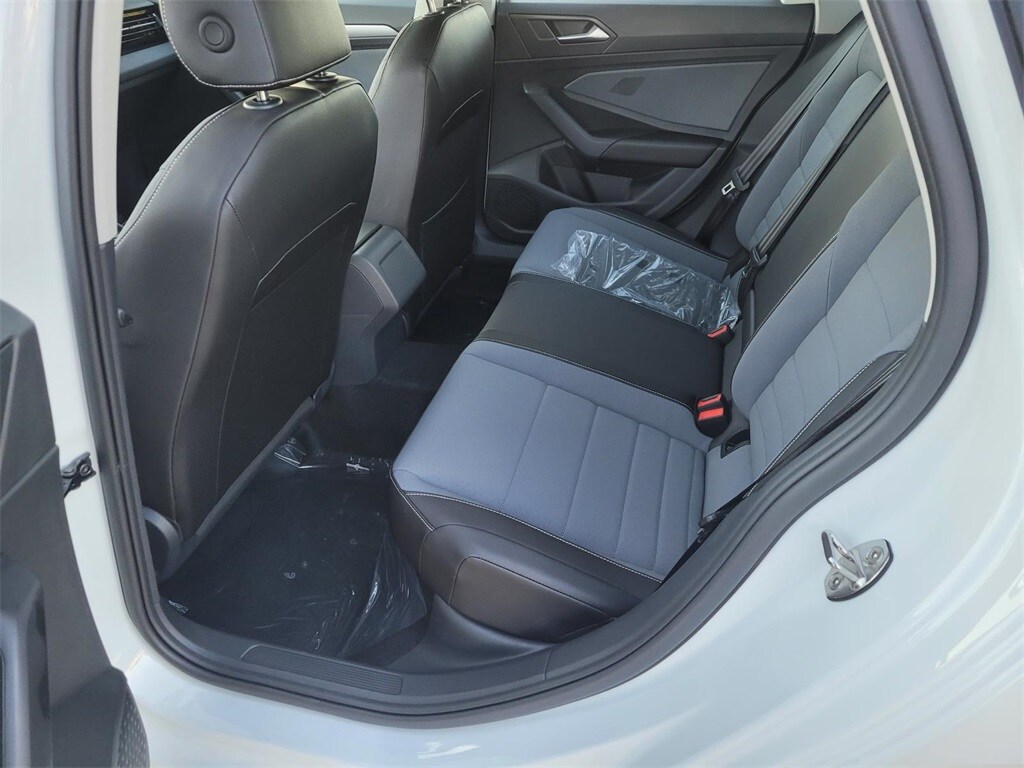 2025 Volkswagen Jetta 1.5T SE photo 4