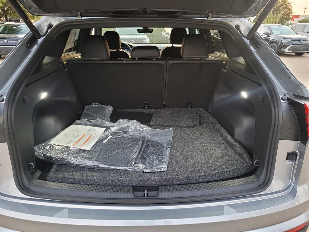 2026 Volkswagen Atlas Cross Sport SE Technology photo 3