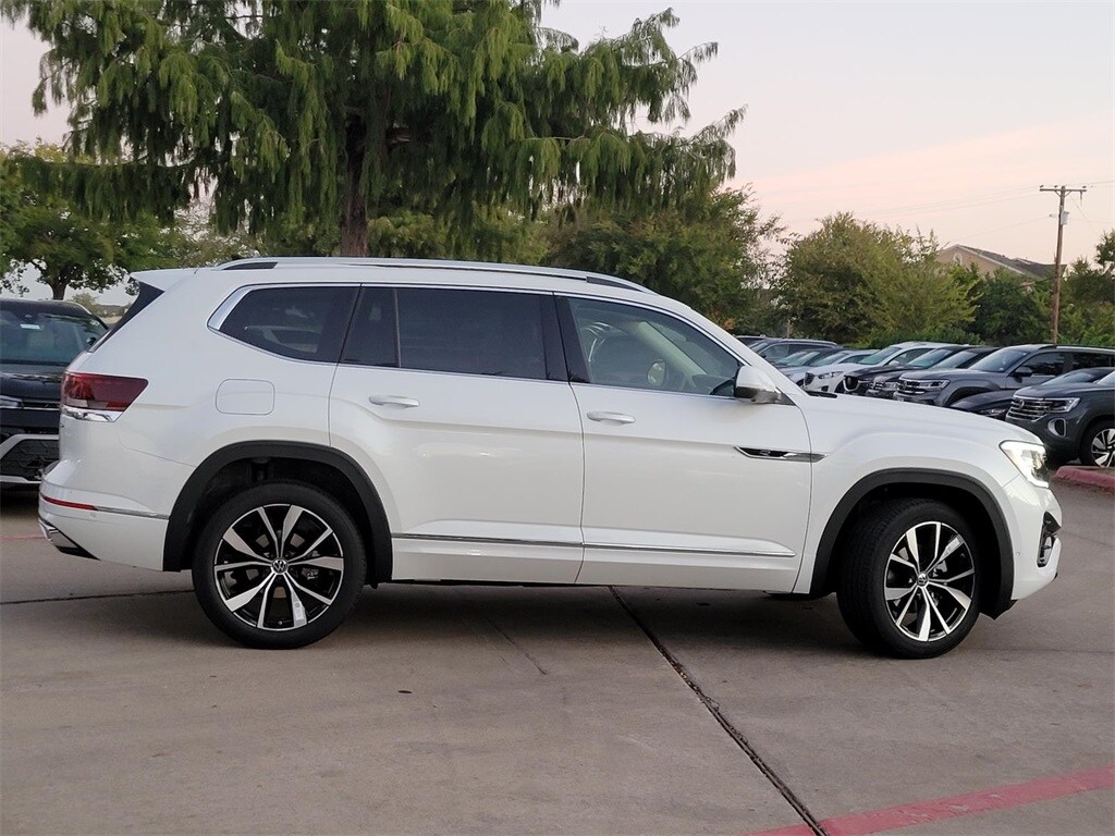 2026 Volkswagen Atlas SEL Premium R-Line photo 2