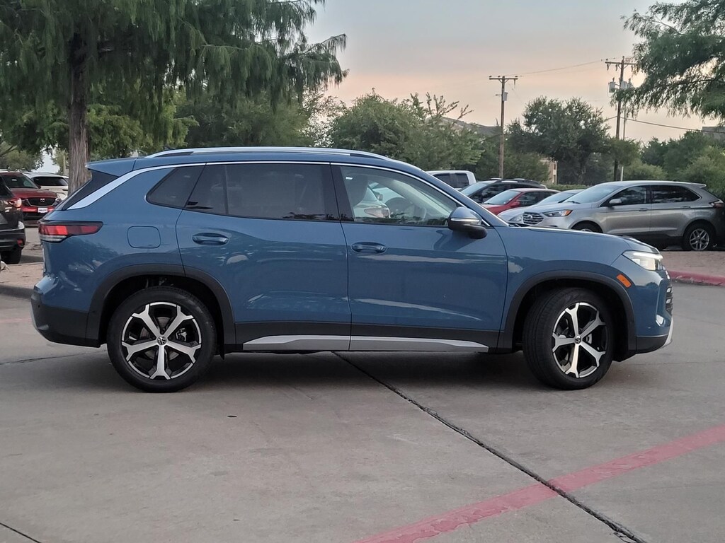 New 2026 Volkswagen Tiguan 2.0T SE SUV