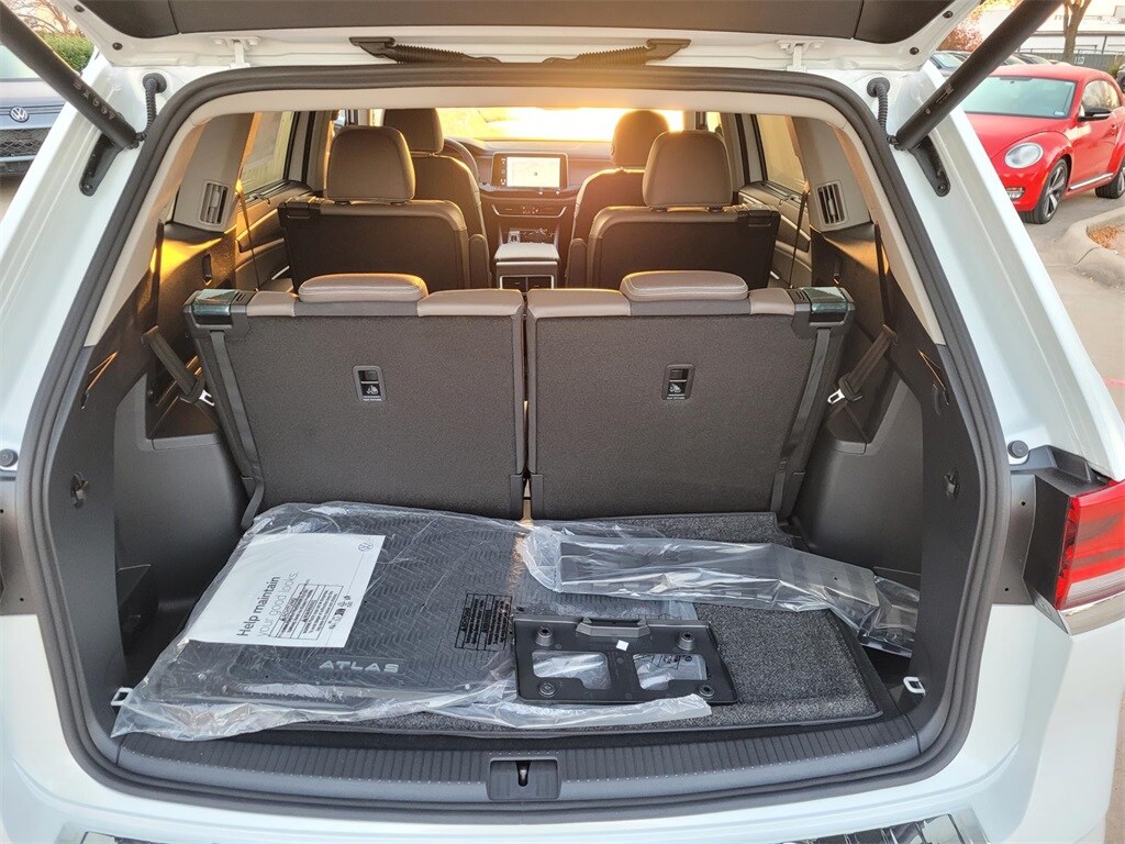 2026 Volkswagen Atlas SEL photo 4