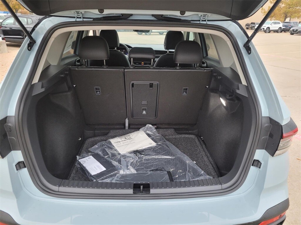 2026 Volkswagen Taos SE photo 3