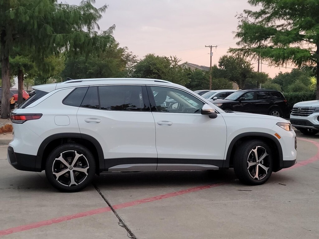 New 2026 Volkswagen Tiguan 2.0T SE SUV