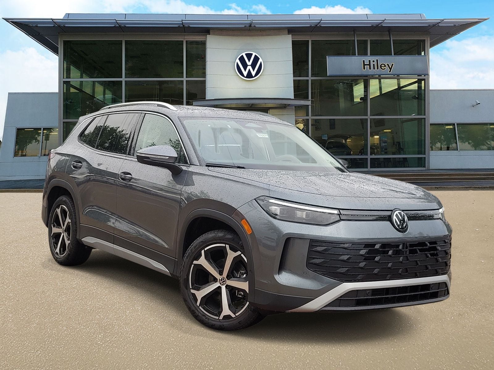 2026 Volkswagen Tiguan 2.0T SE's photo