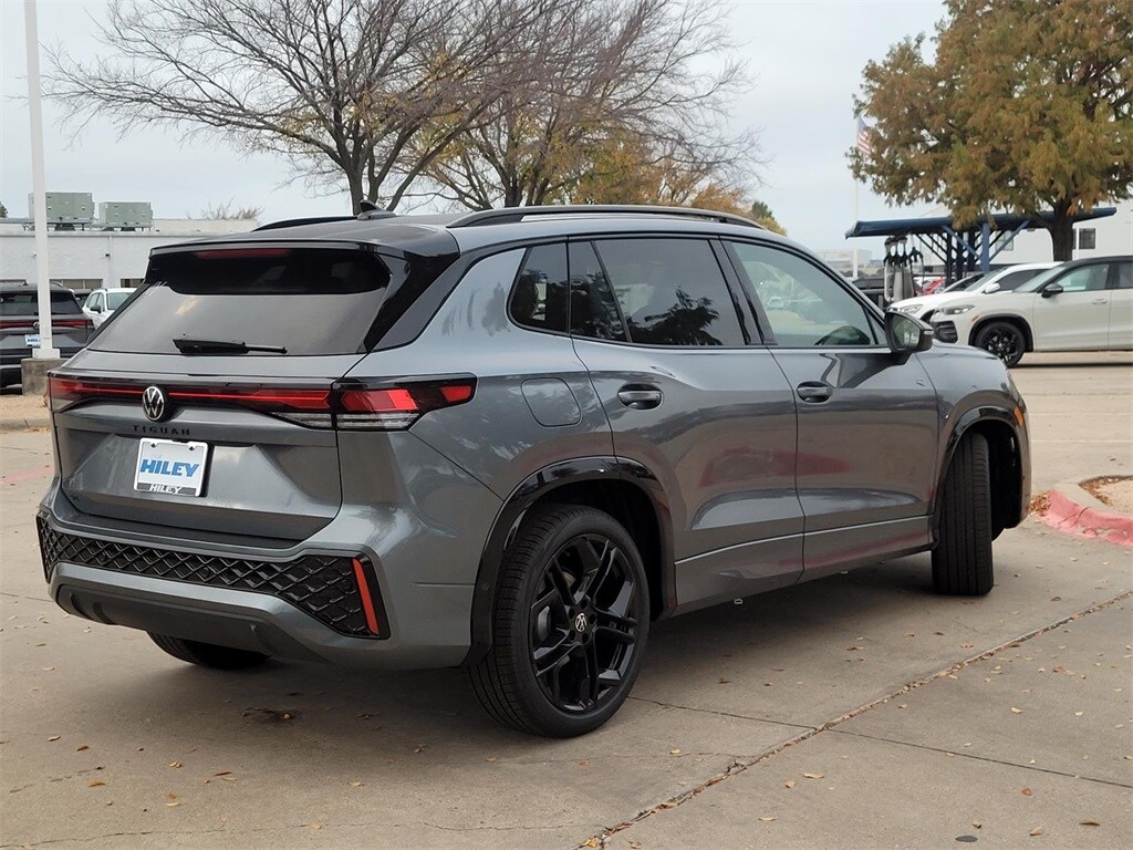 2026 Volkswagen Tiguan SE R-Line Black photo 2