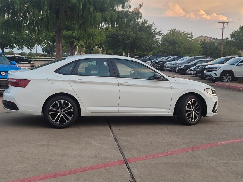 2025 Volkswagen Jetta 1.5T Sport photo 2