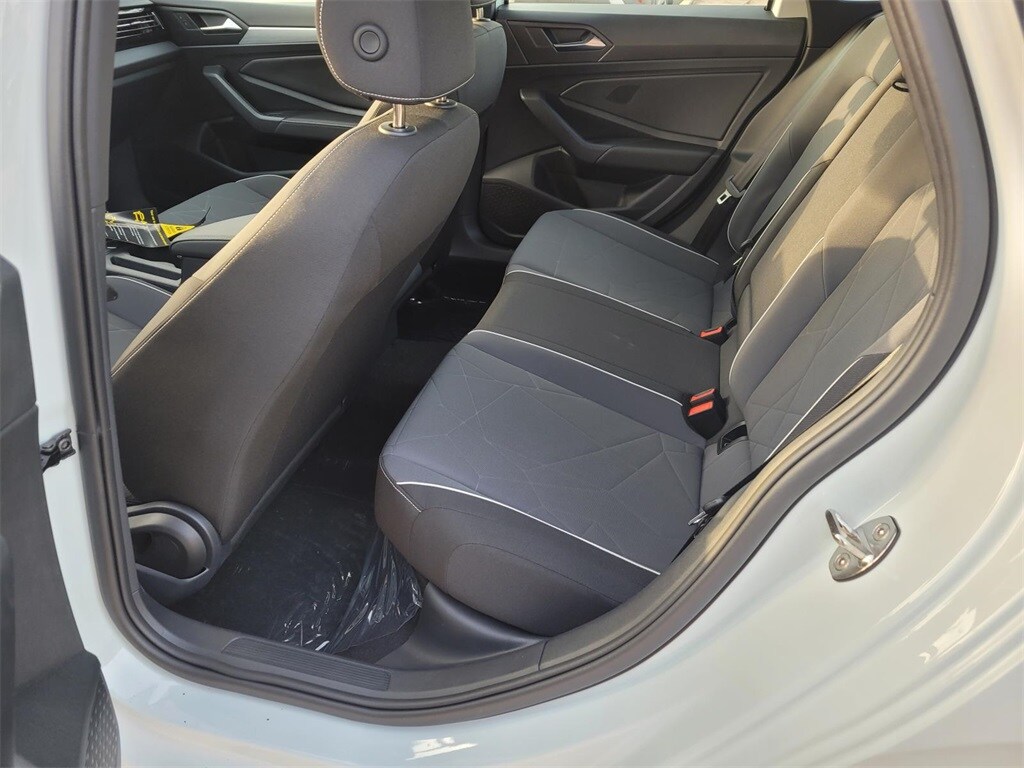 2025 Volkswagen Jetta 1.5T Sport photo 4