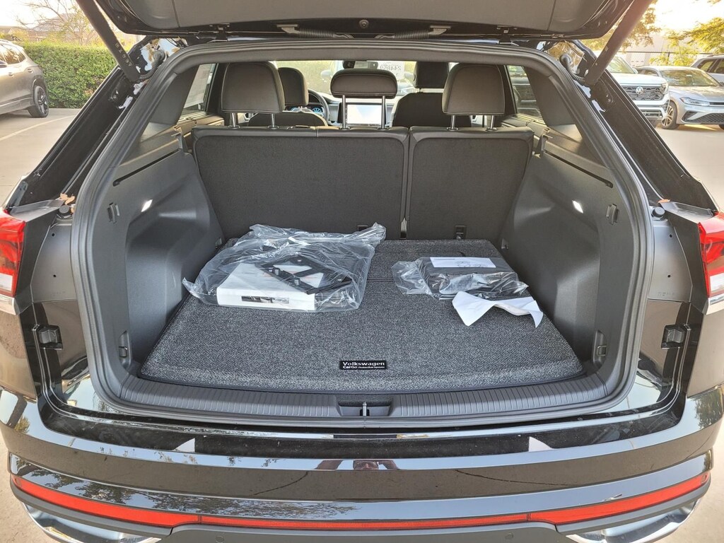 New 2026 Volkswagen Atlas Cross Sport SE w/Technology SUV