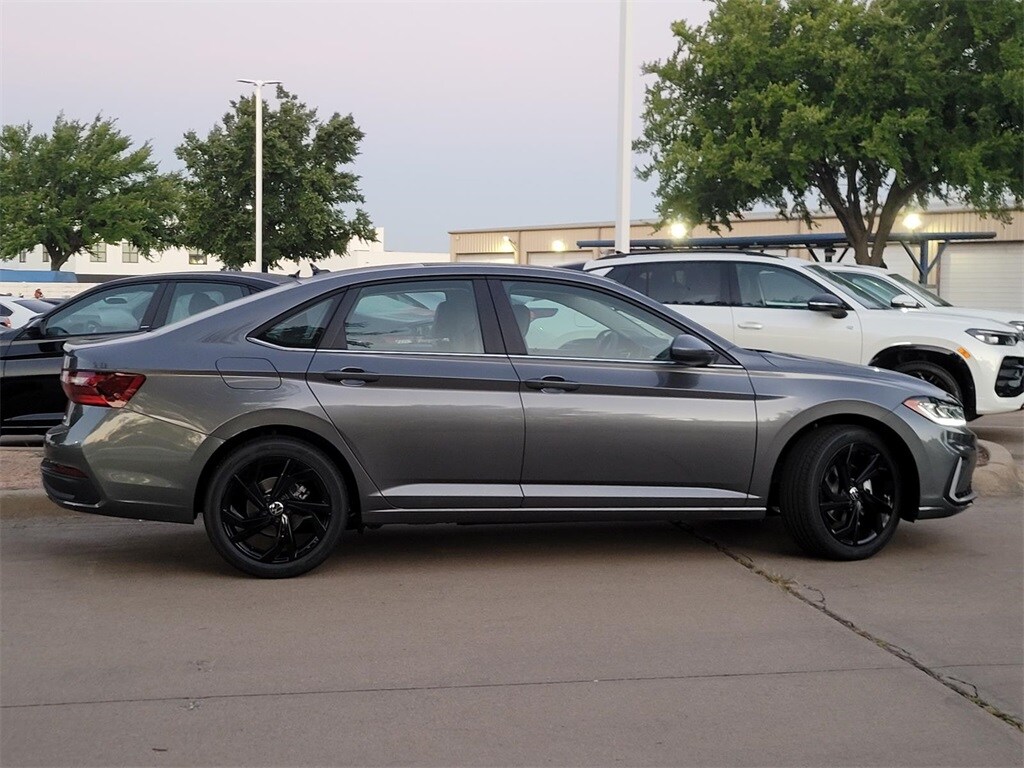 2025 Volkswagen Jetta 1.5T SE photo 2