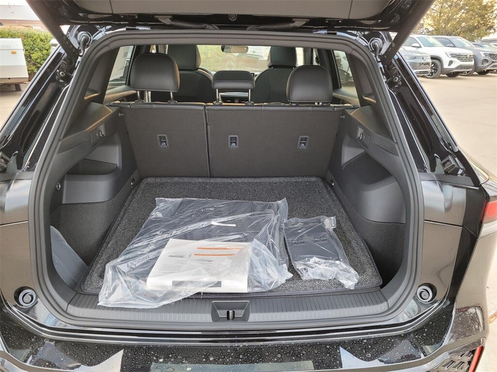 New 2026 Volkswagen Tiguan 2.0T SE R-Line Black SUV