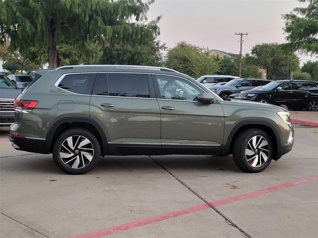 2026 Volkswagen Atlas SEL photo 2