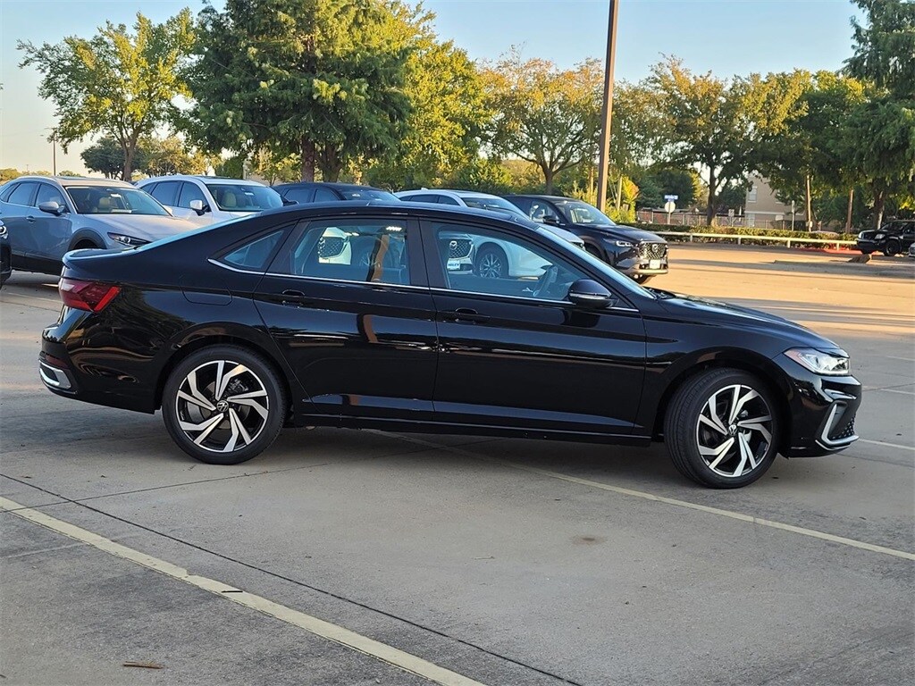 2025 Volkswagen Jetta 1.5T SEL photo 2
