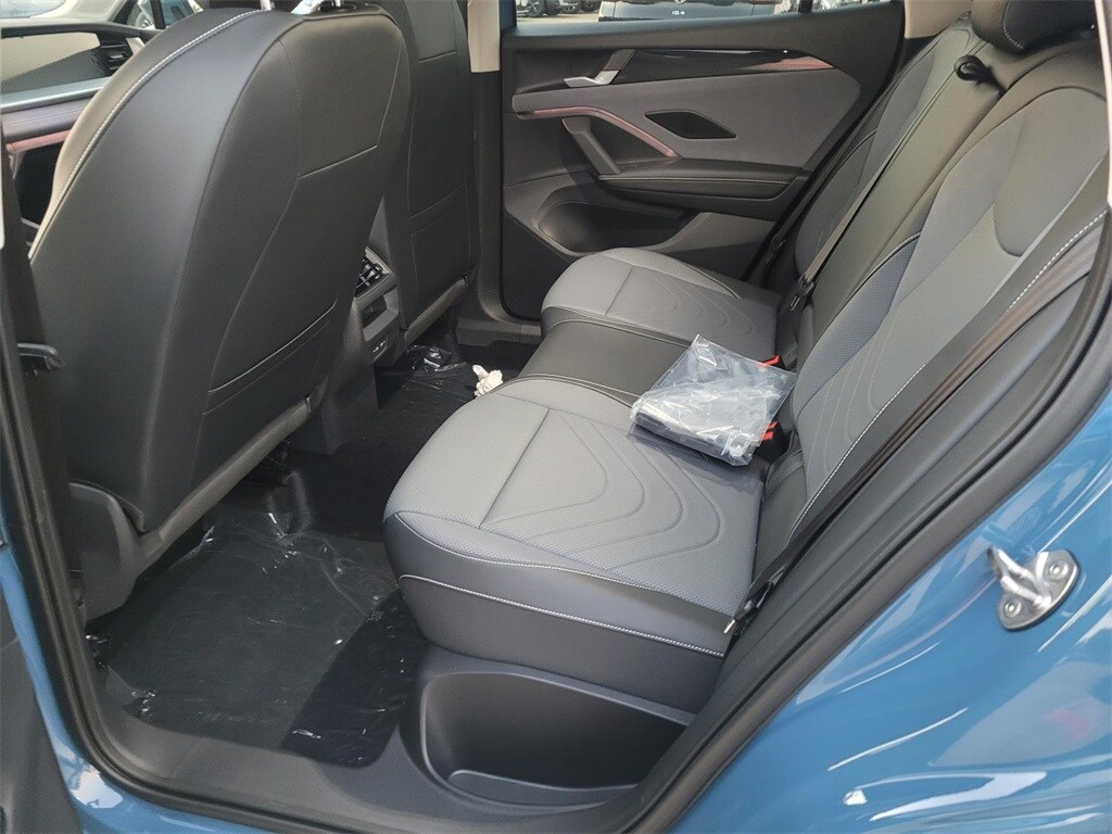 2025 Volkswagen Tiguan SE photo 4