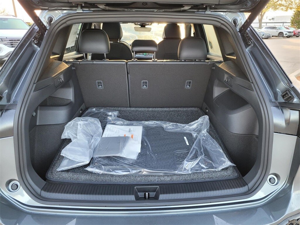 2026 Volkswagen Tiguan SE R-Line Black photo 4