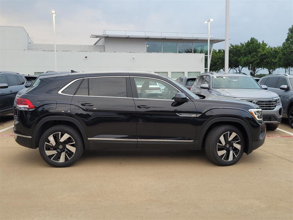 2025 Volkswagen Atlas Cross Sport SEL photo 2