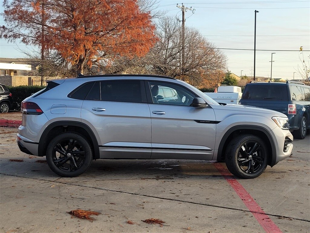 2025 Volkswagen Atlas Cross Sport SEL R-Line photo 2