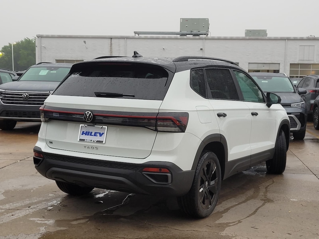 New 2026 Volkswagen Taos 1.5T SE Black SUV