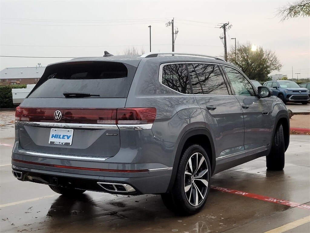 2026 Volkswagen Atlas SEL Premium R-Line photo 2