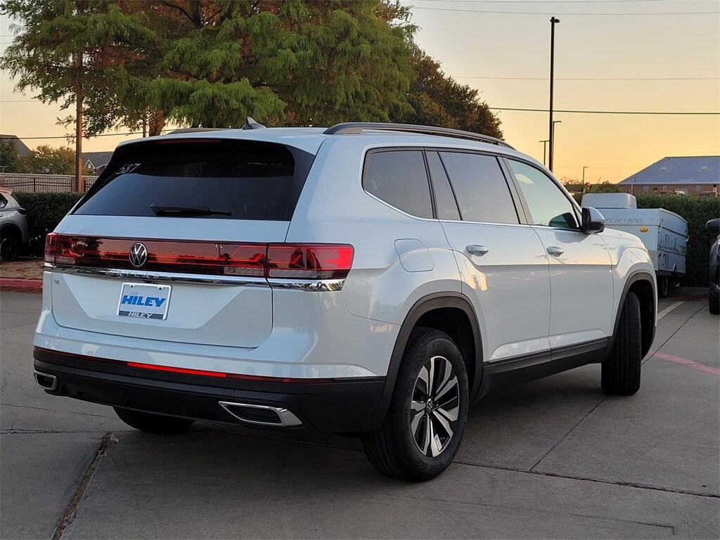 2026 Volkswagen Atlas SE photo 2