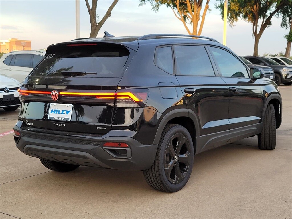 2025 Volkswagen Taos SE photo 3
