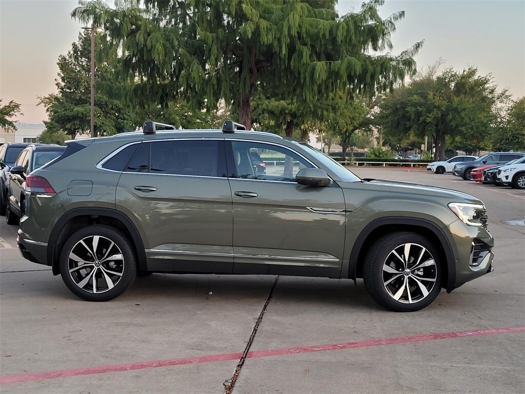 2026 Volkswagen Atlas Cross Sport SEL Premium R-Line photo 2